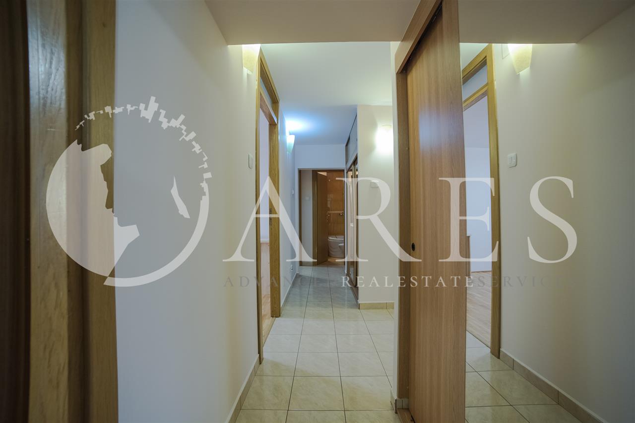 Vanzare Apartament 4 Camere Mall Vitan Mobilat