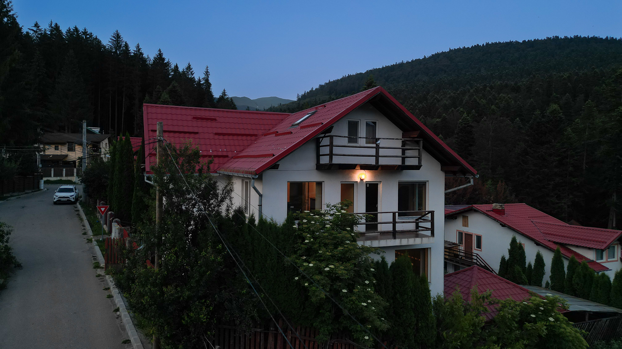 Vila in Busteni Poiana Tapului cu vedere panoramica catre Muntii Bucegi