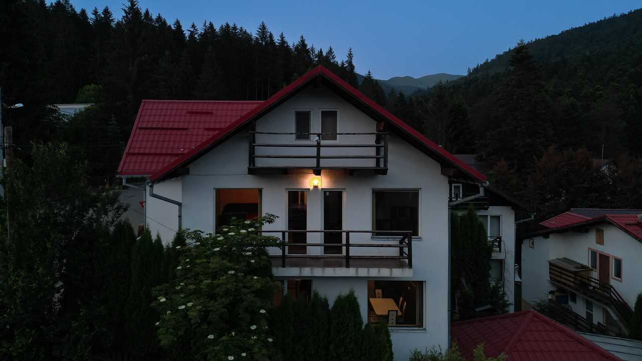 Vila in Busteni Poiana Tapului cu vedere panoramica catre Muntii Bucegi