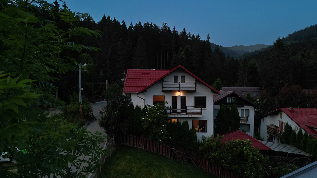 Vila in Busteni Poiana Tapului cu vedere panoramica catre Muntii Bucegi