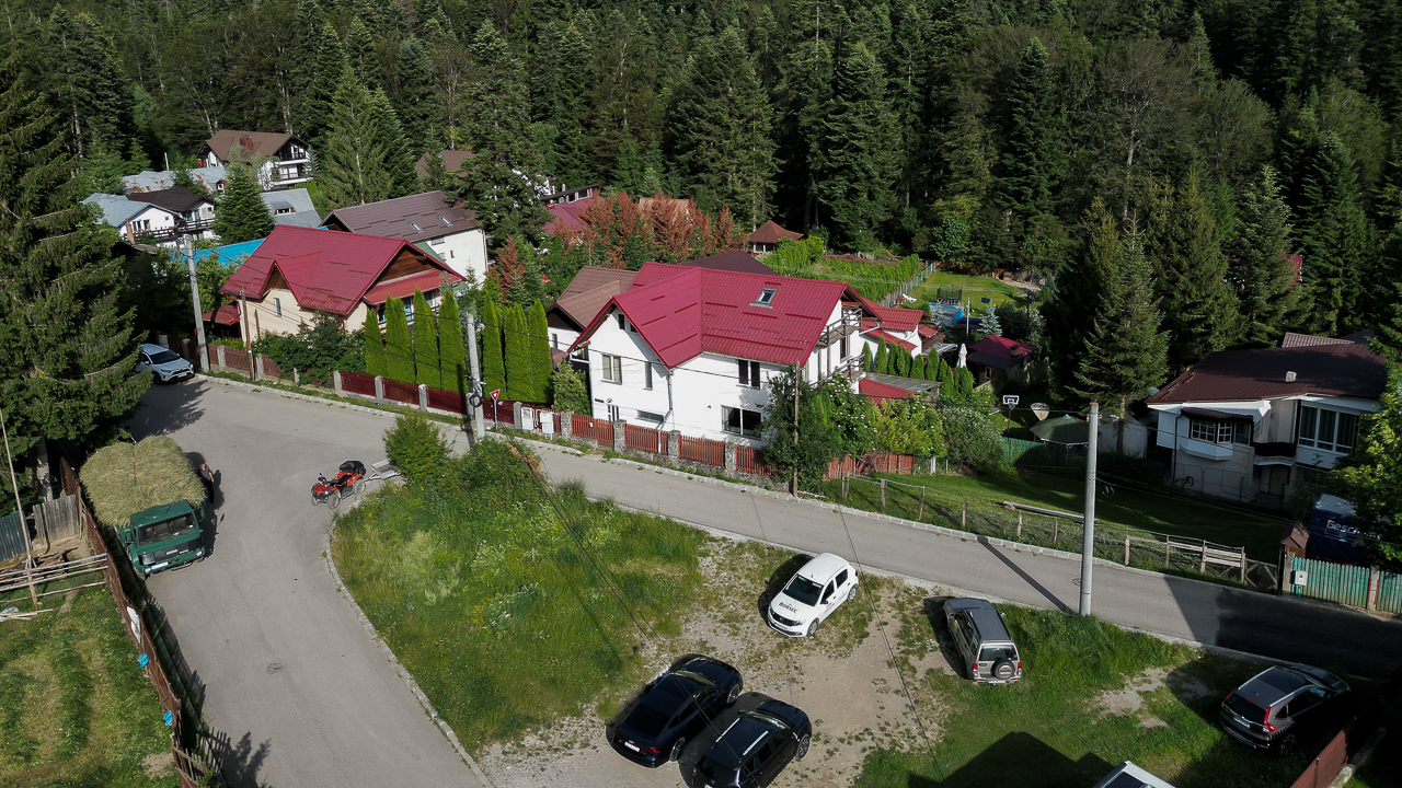 Vila in Busteni Poiana Tapului cu vedere panoramica catre Muntii Bucegi