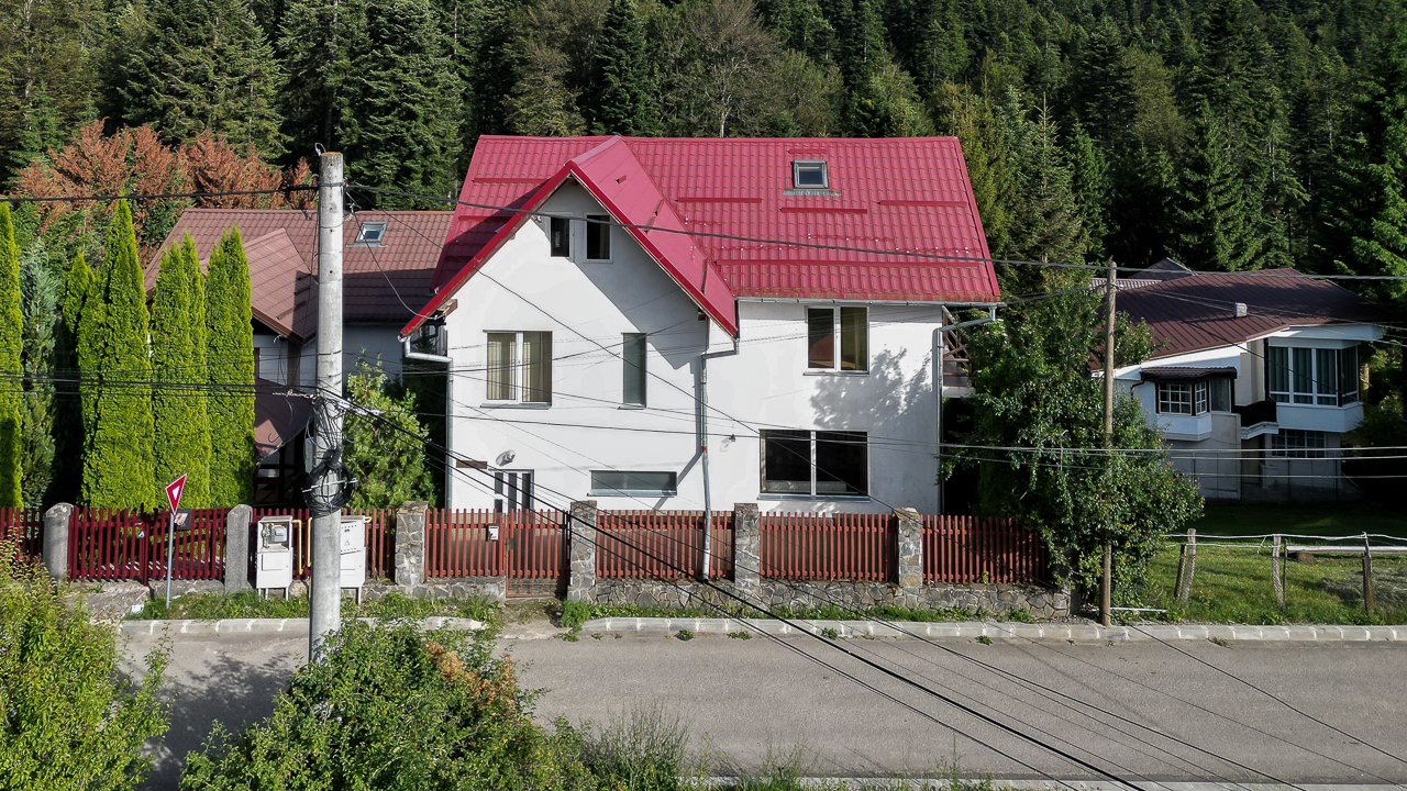 Vila in Busteni Poiana Tapului cu vedere panoramica catre Muntii Bucegi