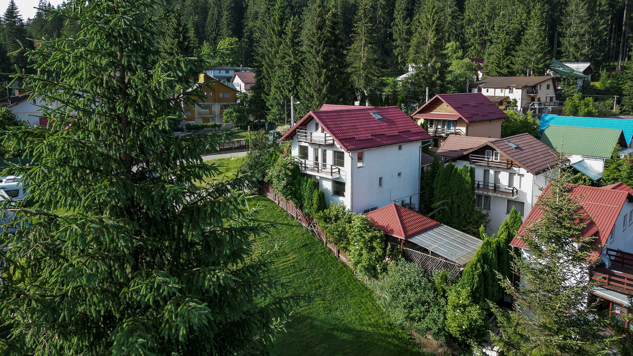 Vila in Busteni Poiana Tapului cu vedere panoramica catre Muntii Bucegi