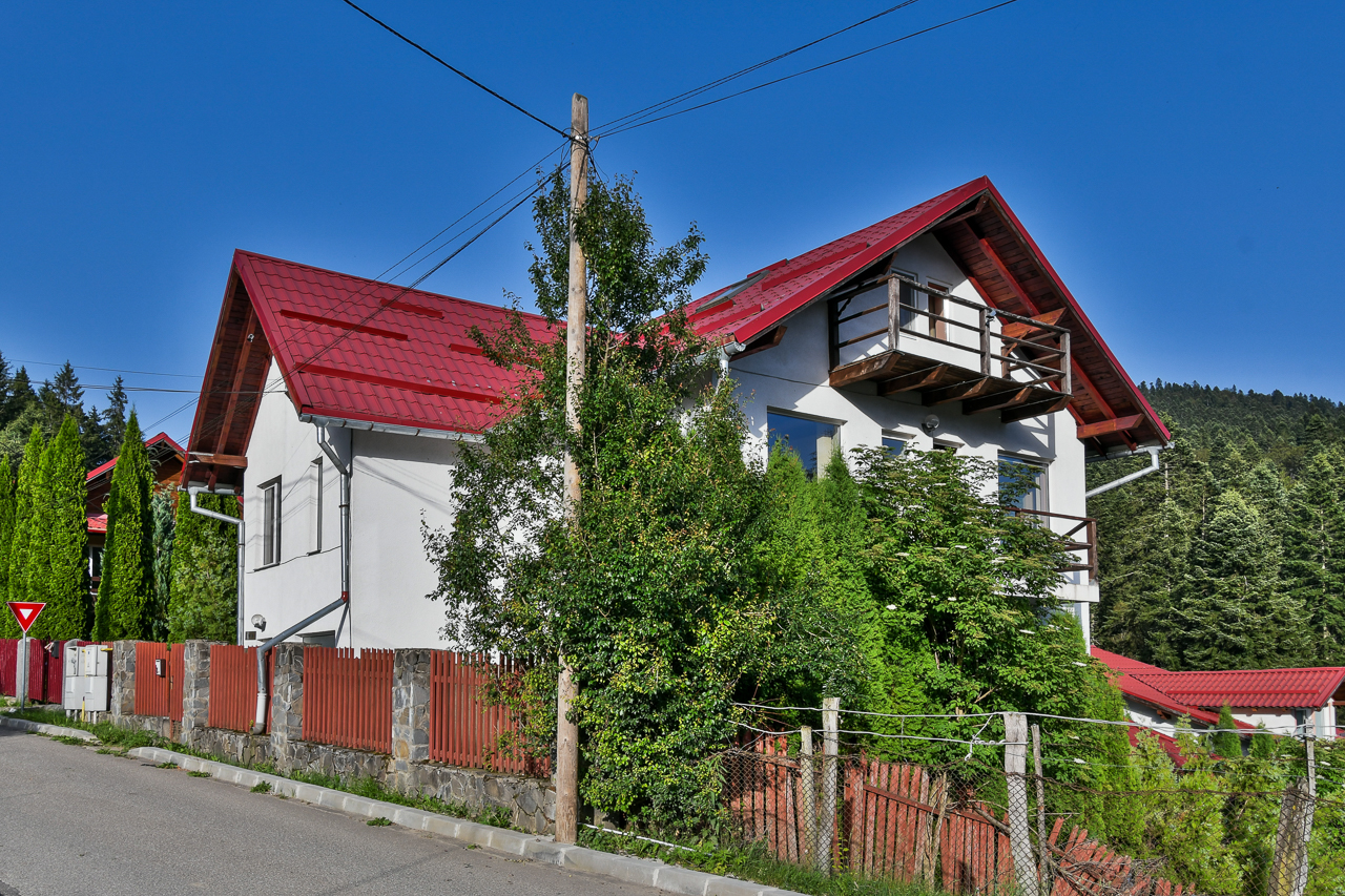 Vila in Busteni Poiana Tapului cu vedere panoramica catre Muntii Bucegi