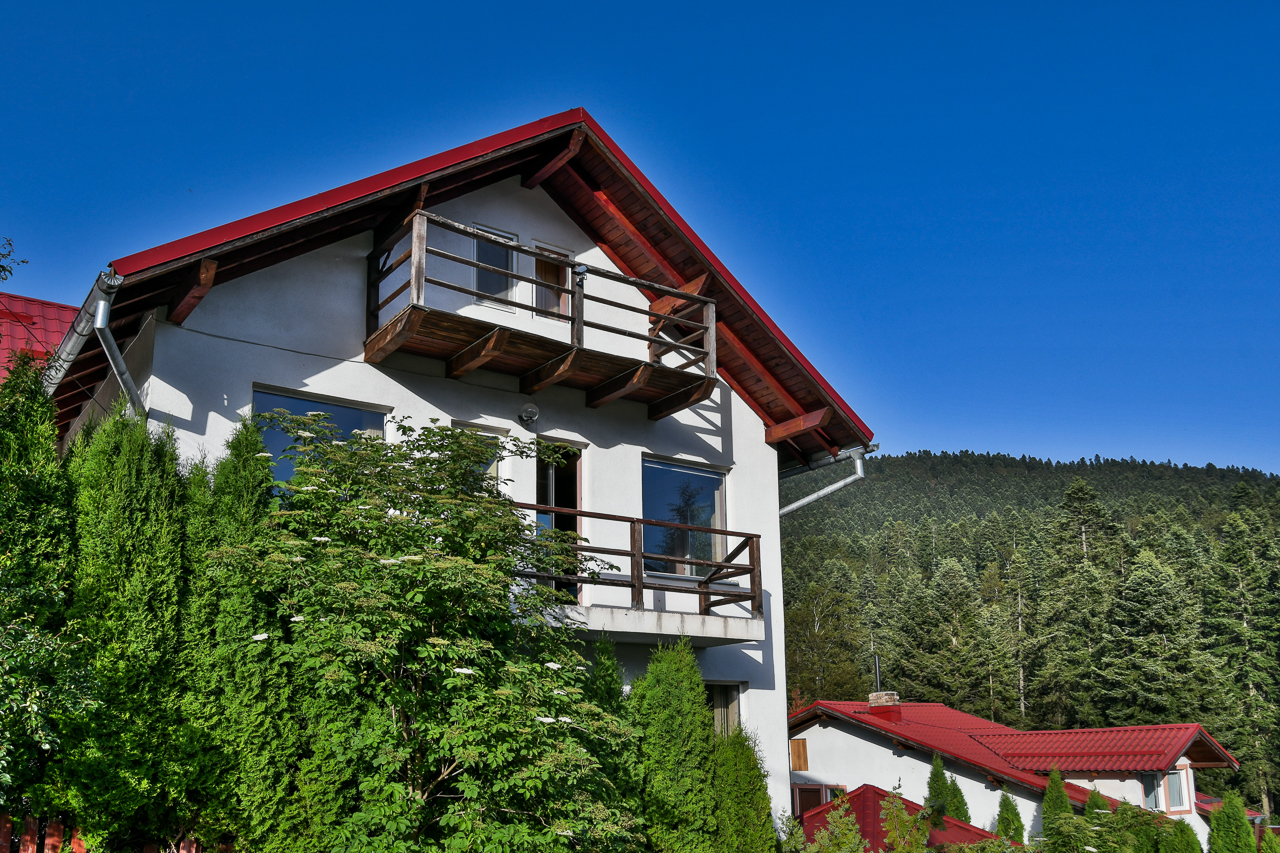 Vila in Busteni Poiana Tapului cu vedere panoramica catre Muntii Bucegi