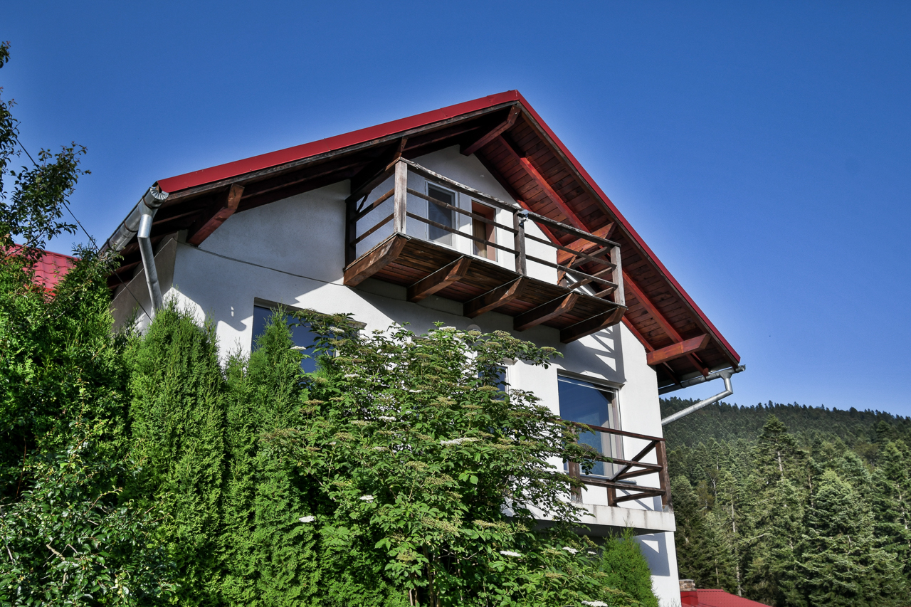 Vila in Busteni Poiana Tapului cu vedere panoramica catre Muntii Bucegi