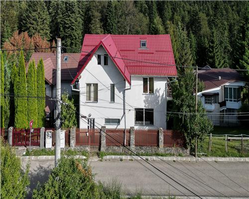 Vila in Busteni Poiana Tapului cu vedere panoramica catre Muntii Bucegi