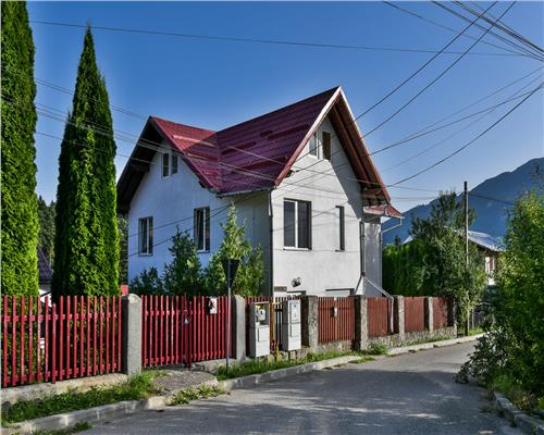 Vila in Busteni Poiana Tapului cu vedere panoramica catre Muntii Bucegi